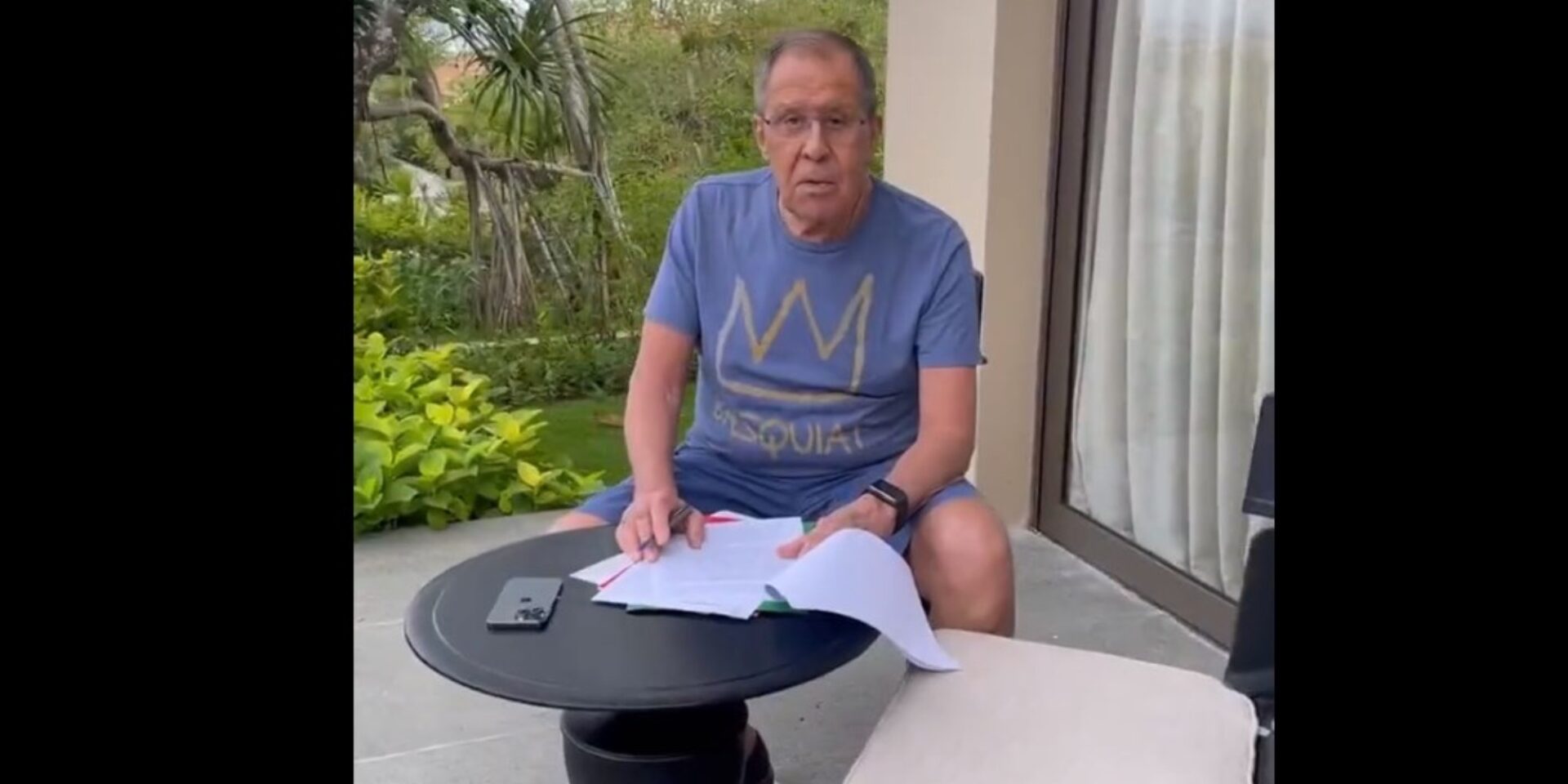 O Σεργκέι Λαβρόφ με t-shirt στην Ινδονησία