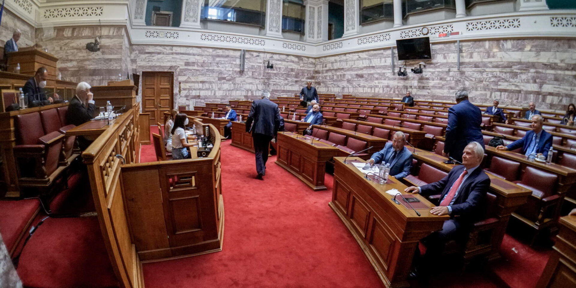 Εικόνα από αίθουσα της Βουλής, όπου συνεδριάζει η Επιτροπή Θεσμών και Διαφάνειας / Φωτογραφία: Eurokinissi
