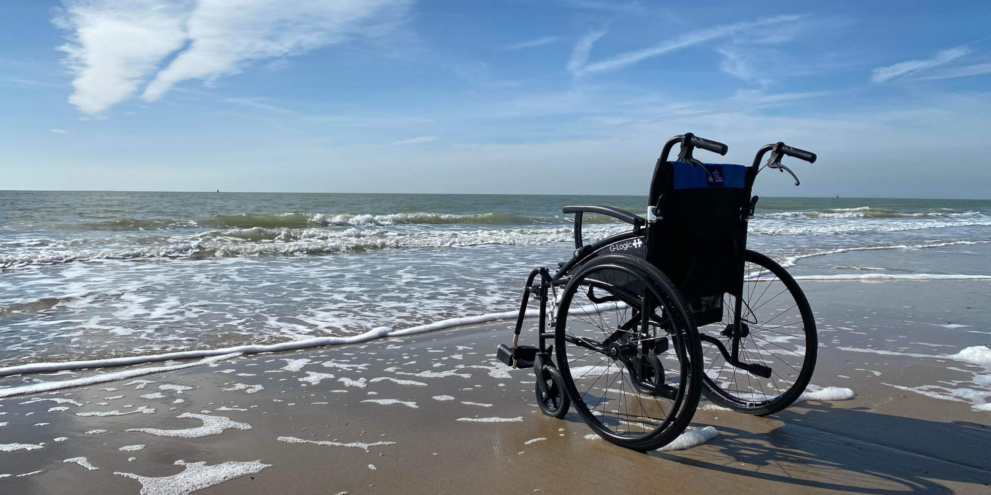 Αναπηρικό αμαξίδιο στην παραλία / Φωτογραφία: Unsplash