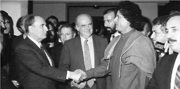 Ο Ανδρέας Παπανδρέου με τον Μουαμάρ Καντάφι