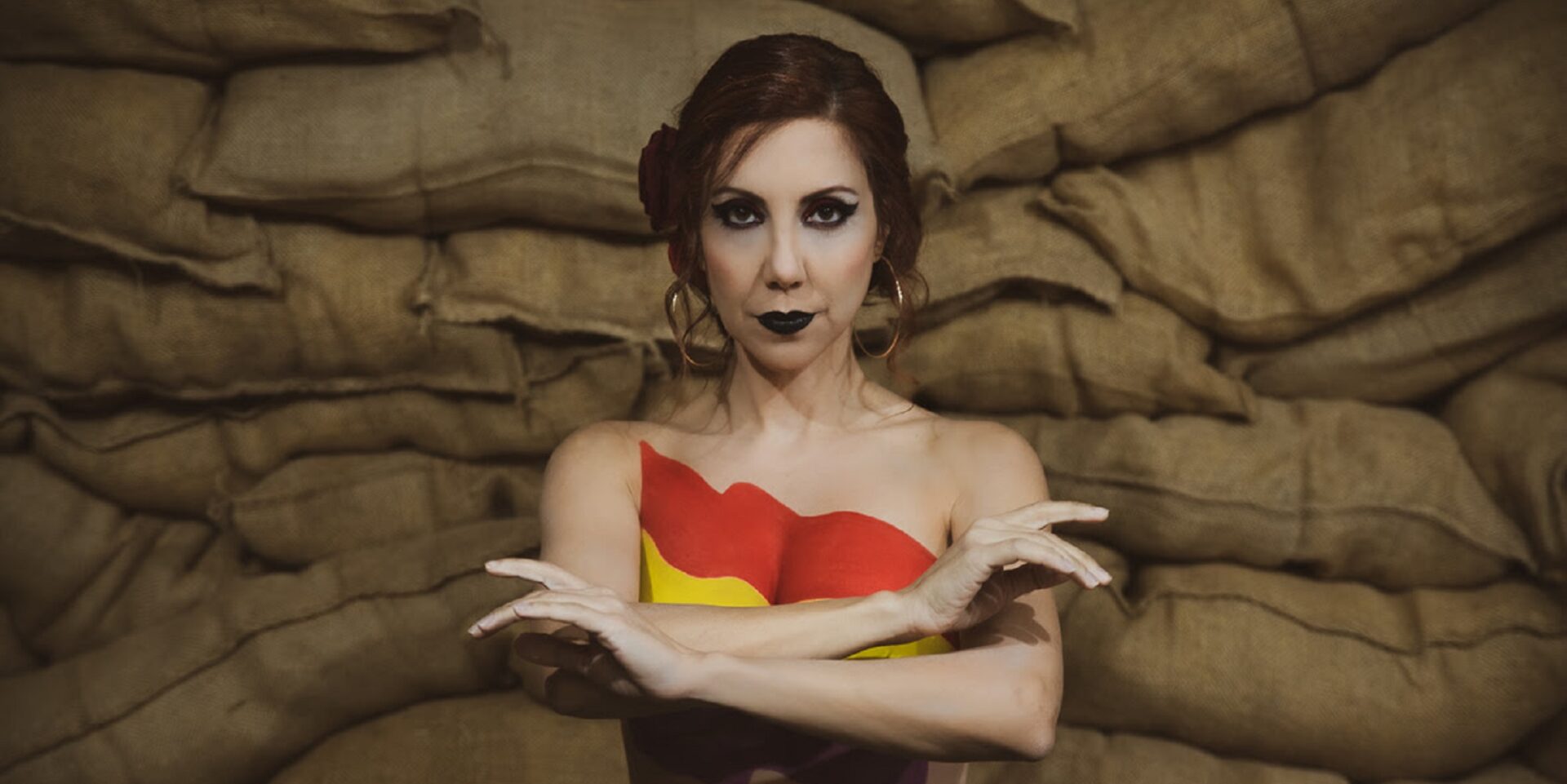 Η πρωταγωνίστρια της παράστασης Ay Carmela