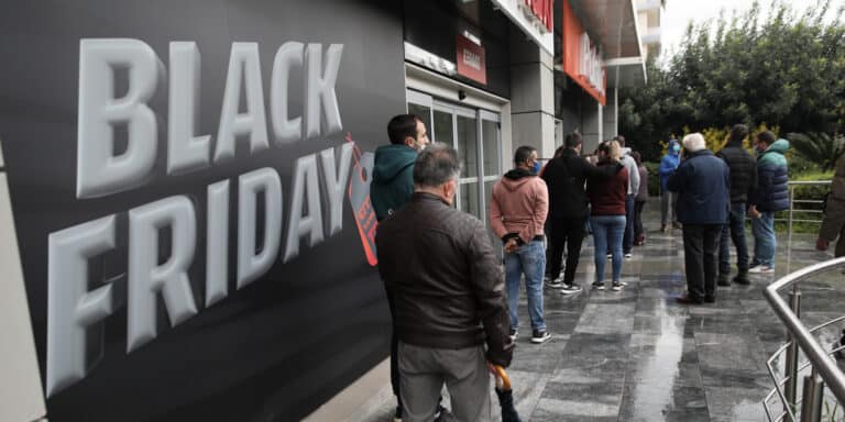 Black Friday: Αντίστροφη μέτρηση για το μεγάλο εκπτωτικό γεγονός του Φθινοπώρου – Τι να προσέξουν οι καταναλωτές