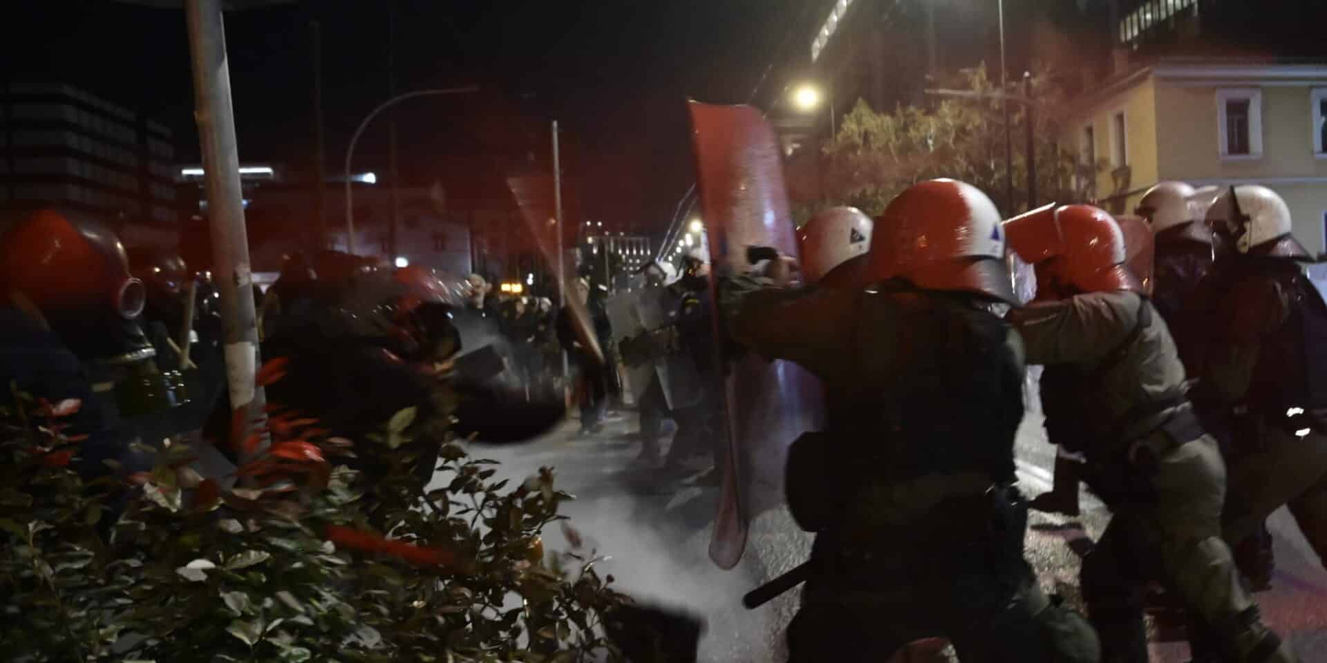 Επεισόδια στα Προπύλαια το βράδυ της Παρασκευής