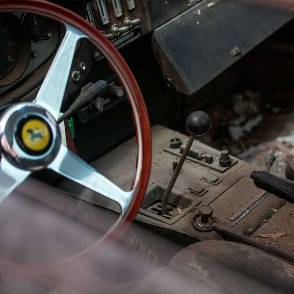 Το εσωτερικό της ταλαιπωρημένης Ferrari Daytona