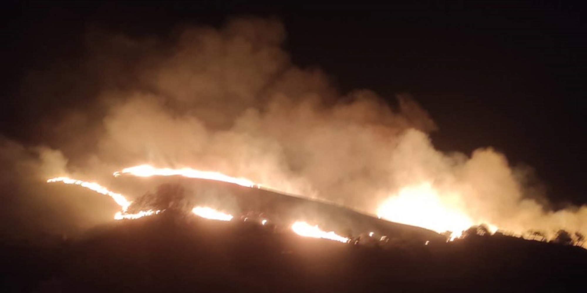 Εικόνα από τη φωτιά στη Λήμνο το βράδυ της Τρίτης 22 Νοεμβρίου / Φωτογραφία: limnosreport
