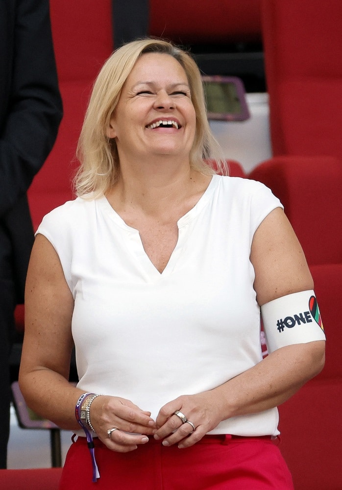 Γερμανίδα υπουργός με περιβραχιόνιο One Love στο Μουντιάλ 2022