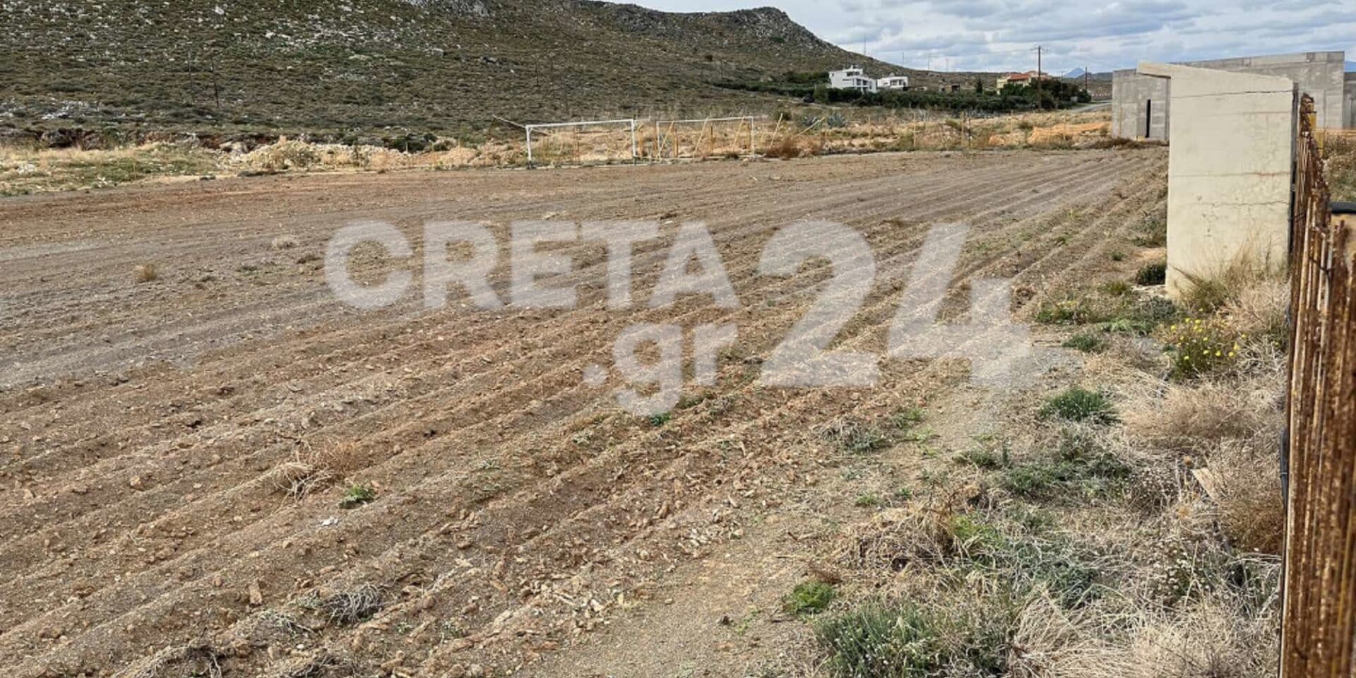 Το γήπεδο στο Ηράκλειο που μετέτρεψαν σε χωράφι