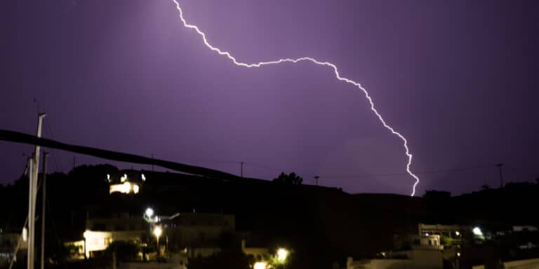 Καιρός: Από καλοκαίρι φθινόπωρο την Κυριακή με βουτιά της θερμοκρασίας και ανέμους 9 μποφόρ!