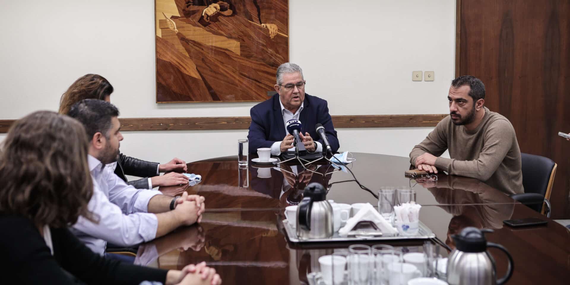 O Δημήτρης Κουτσούμπας, συναντήθηκε, με αντιπροσωπεία της Εκτελεστικής Γραμματείας της Ομοσπονδίας Ενώσεων Νοσοκομειακών Γιατρών Ελλάδας