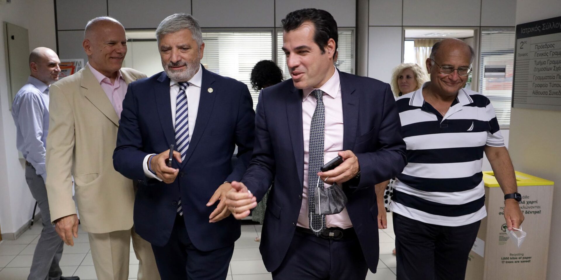 Ο Θάνος Πλεύρης και ο Γιώργος Πατούλης σε νοσοκομείο