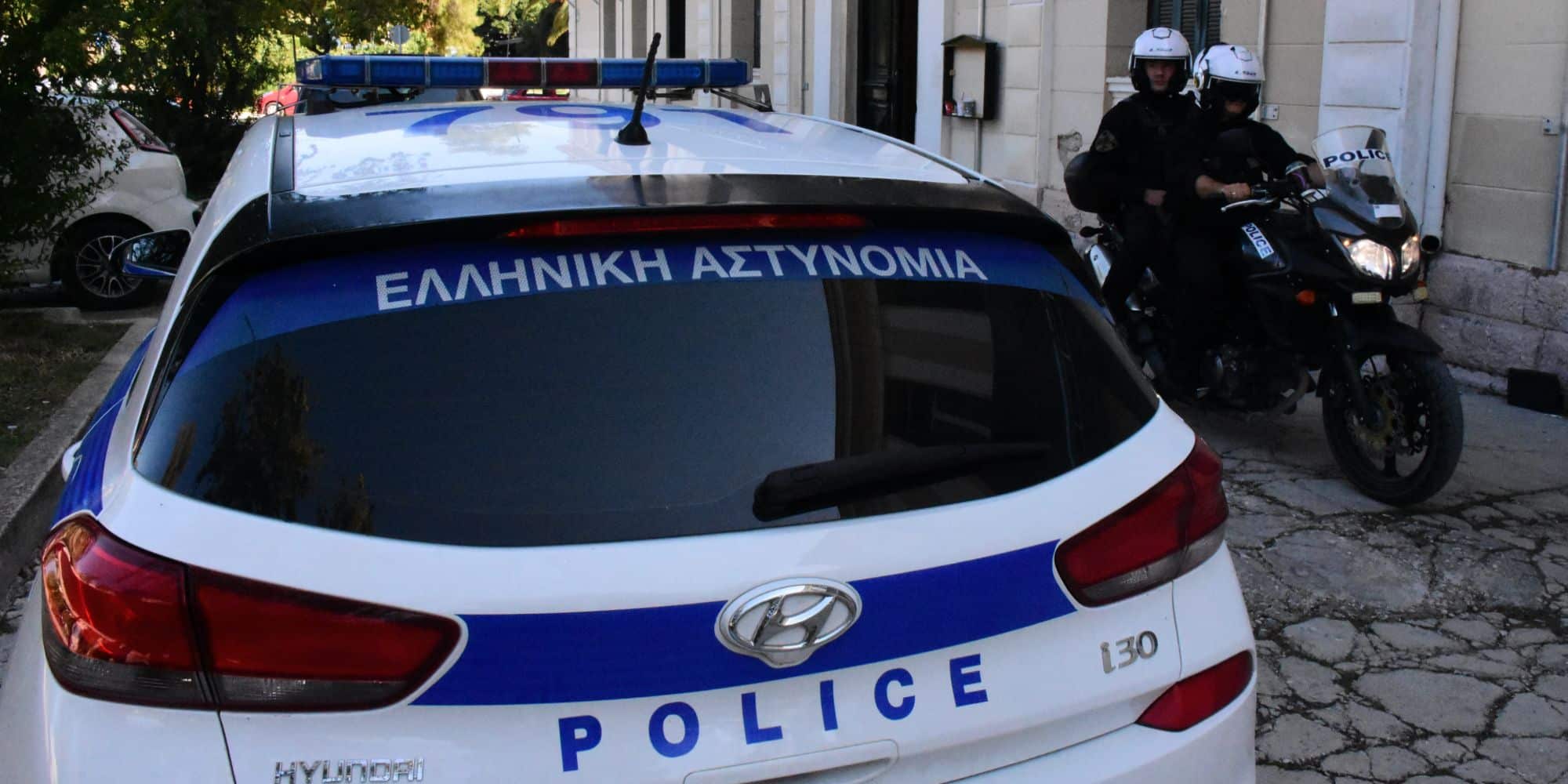 Περιπολικό της Ελληνικής Αστυνομίας και μοτοσυκλέτα