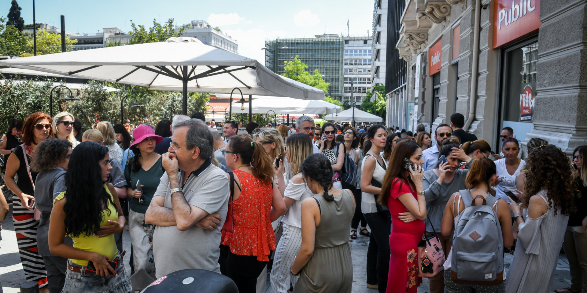Ελληνες πολίτες στο κέντρο της Αθήνας
