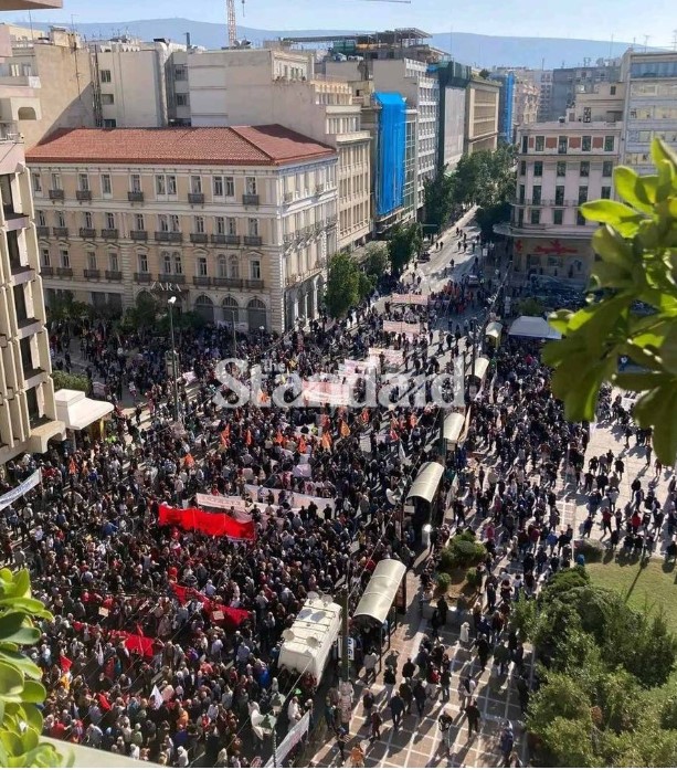 Πλήθος κόσμου στην Αθήνα