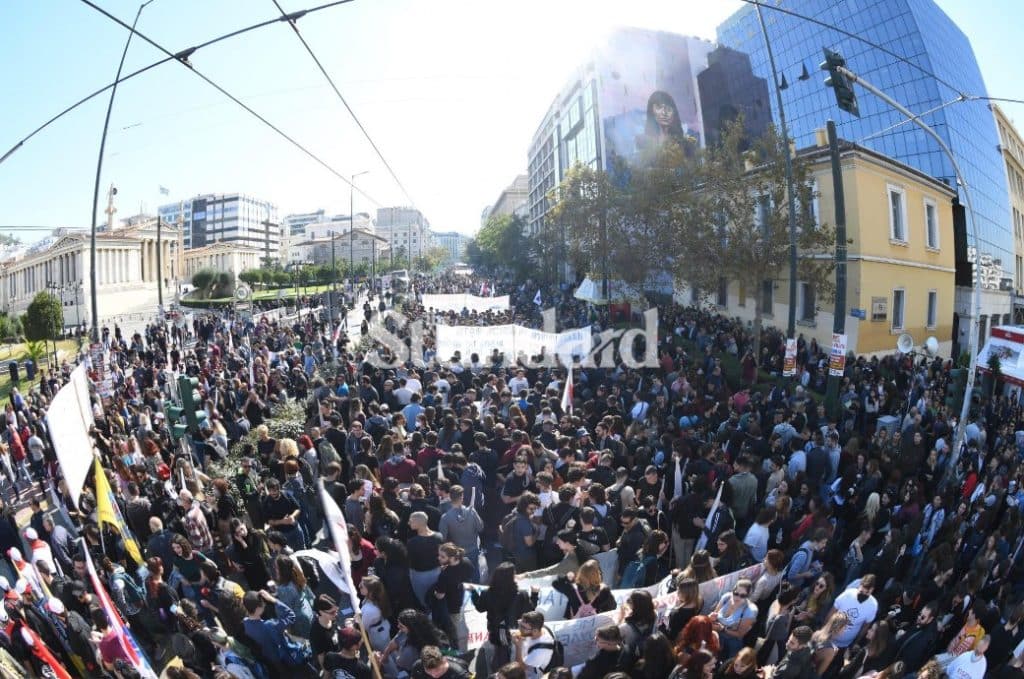 Πλήθος κόσμου στην Αθήνα 