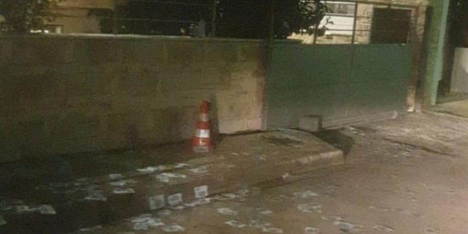 Ο Ρουβίκωνας πέταξε τρικάκια στο σπίτι του Άδωνι Γεωργιάδη