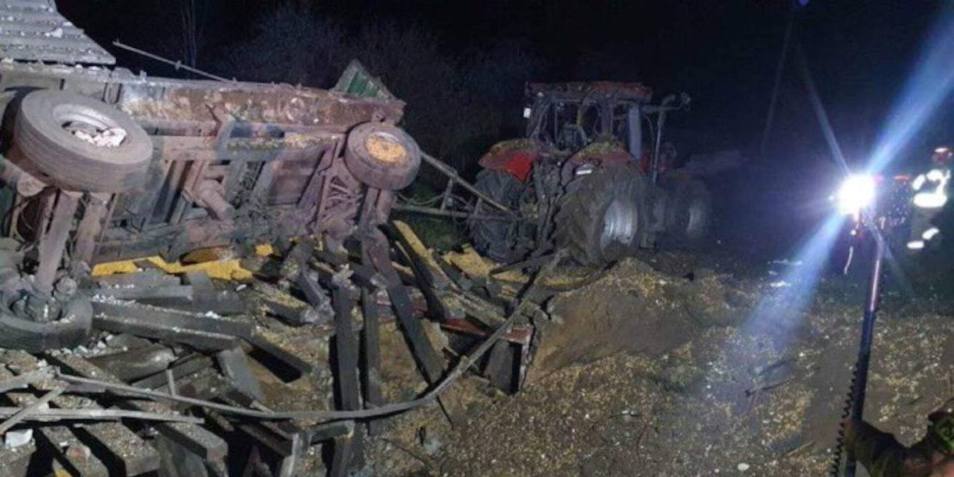Εικόνα από το χωριό στην Πολωνία, όπου φαίνεται πως χτύπησε ρωσικός πύραυλος