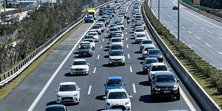 Κίνηση τώρα: Ουρές χιλιομέτρων στην Αττική Οδό λόγω έργων (live ο χάρτης)