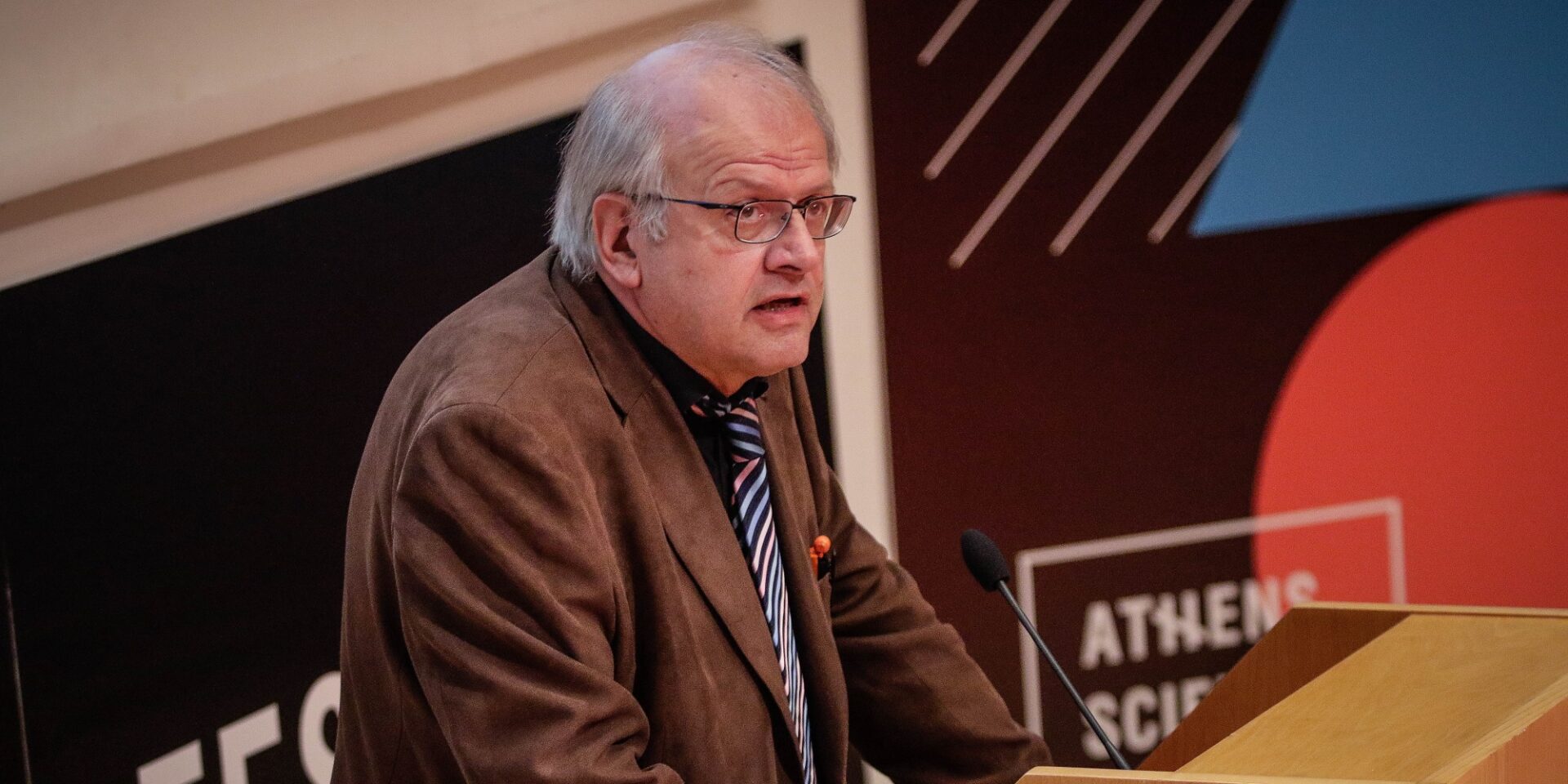 Ο Άκης Τσελέντης