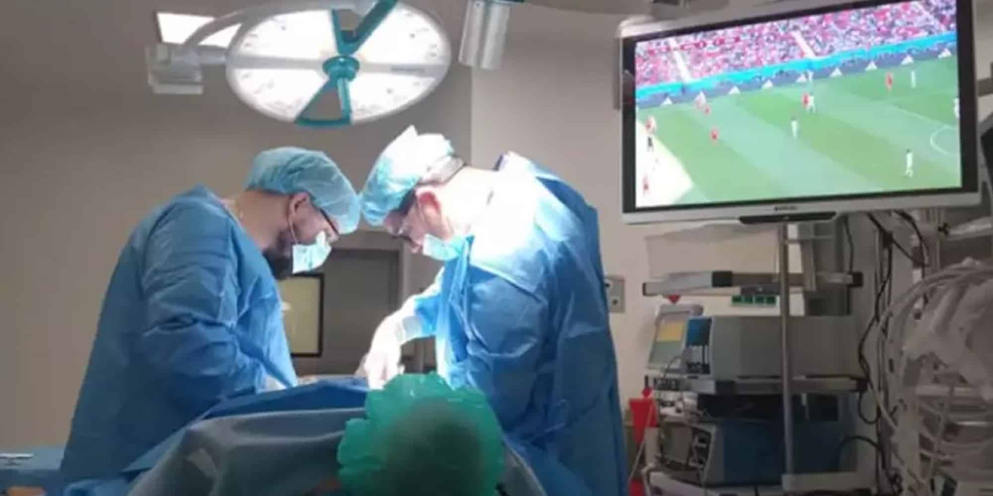 Ασθενής βλέπει αγώνα του Μουντιάλ 2022 την ώρα του χειρουργείου