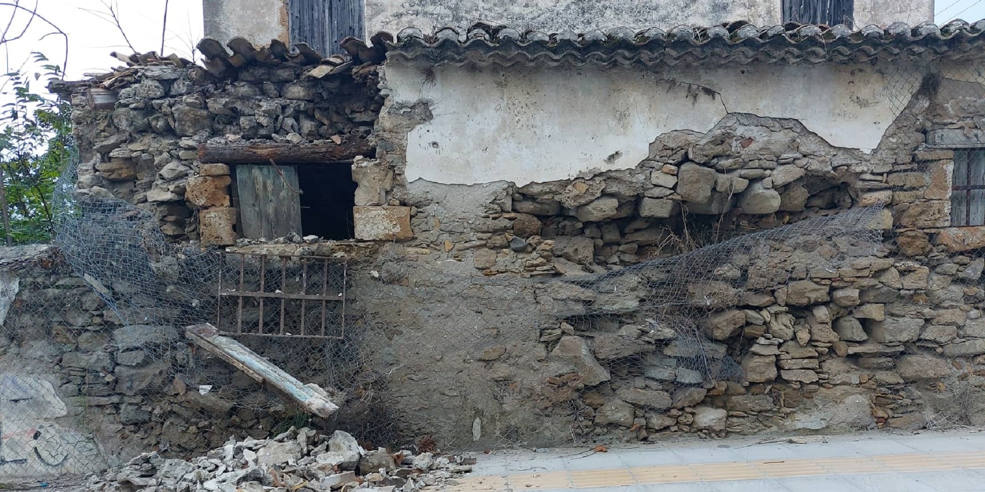 Κατέρρευσε μαντρότοιχος στο Μετόχι του Αγίου Διονυσίου στη Ζάκυνθο από σεισμό
