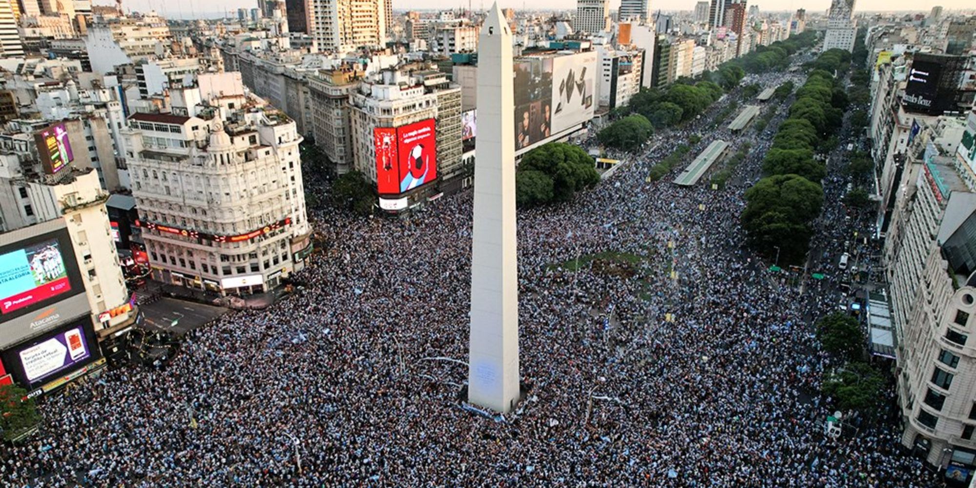 Εικόνα από το κέντρο του Μπουένος Άιρες με τους πανηγυρισμούς