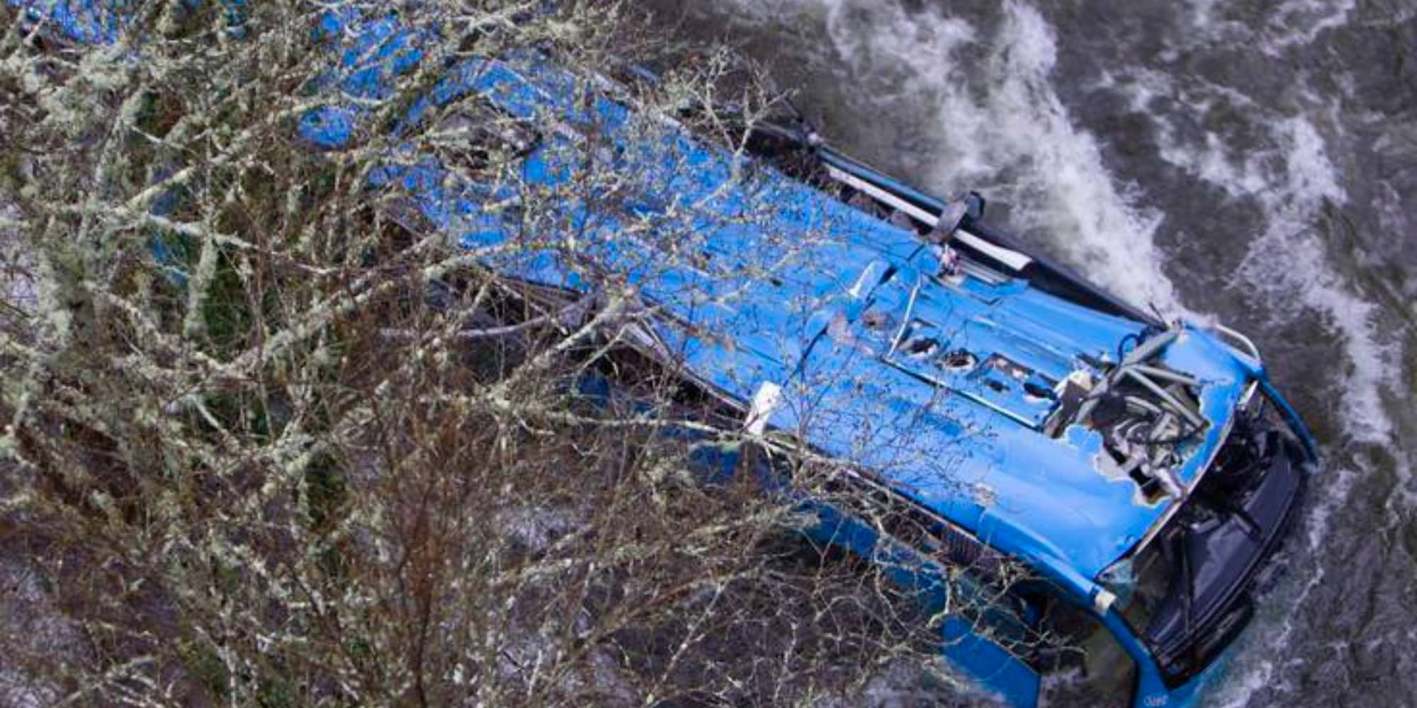 Το μοιραίο λεωφορείο που έπεσε στο ποτάμι στην Ισπανία