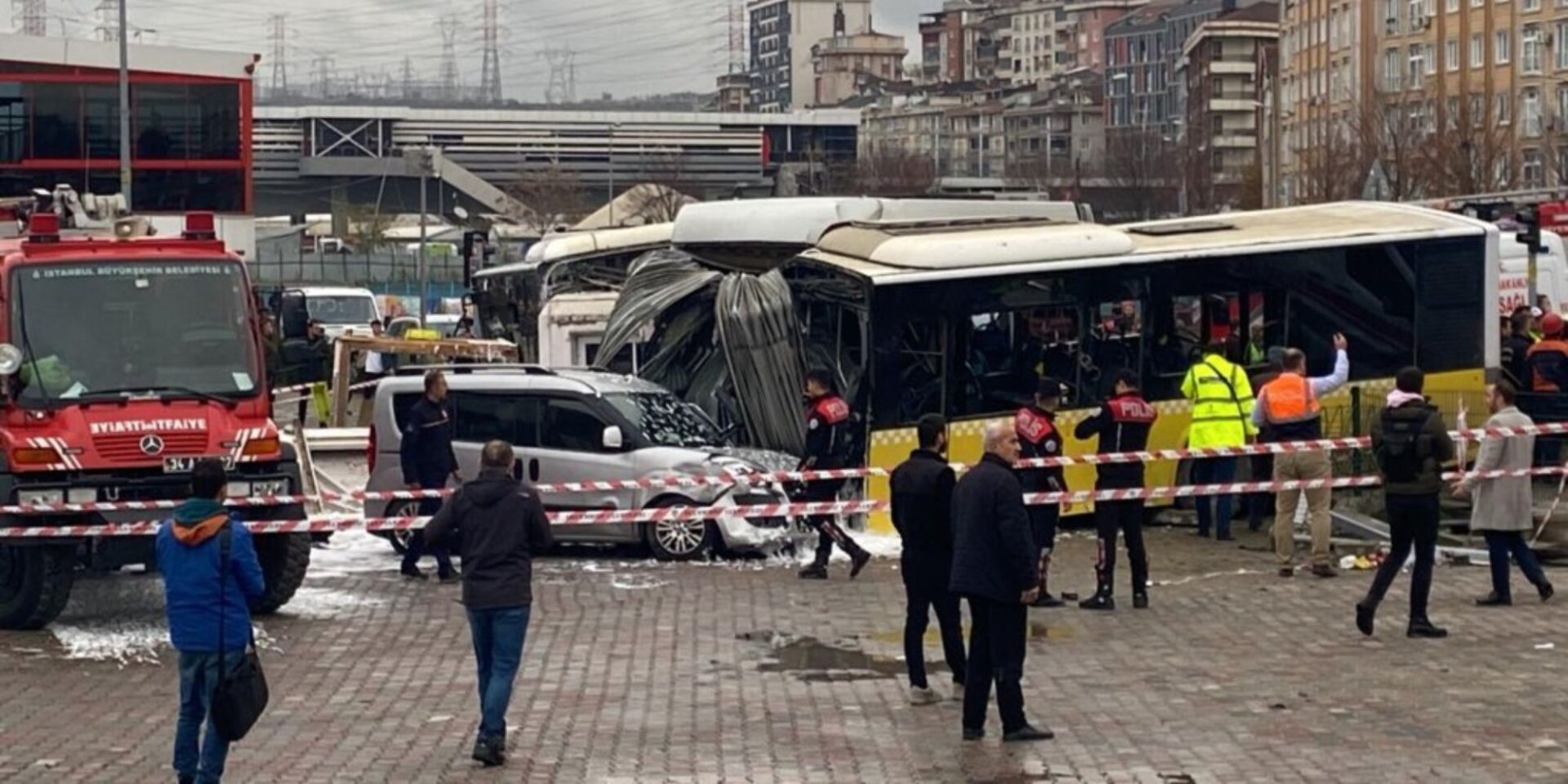 Εικόνα από το σημείο της σύγκρουσης στην Κωνσταντινούπολη
