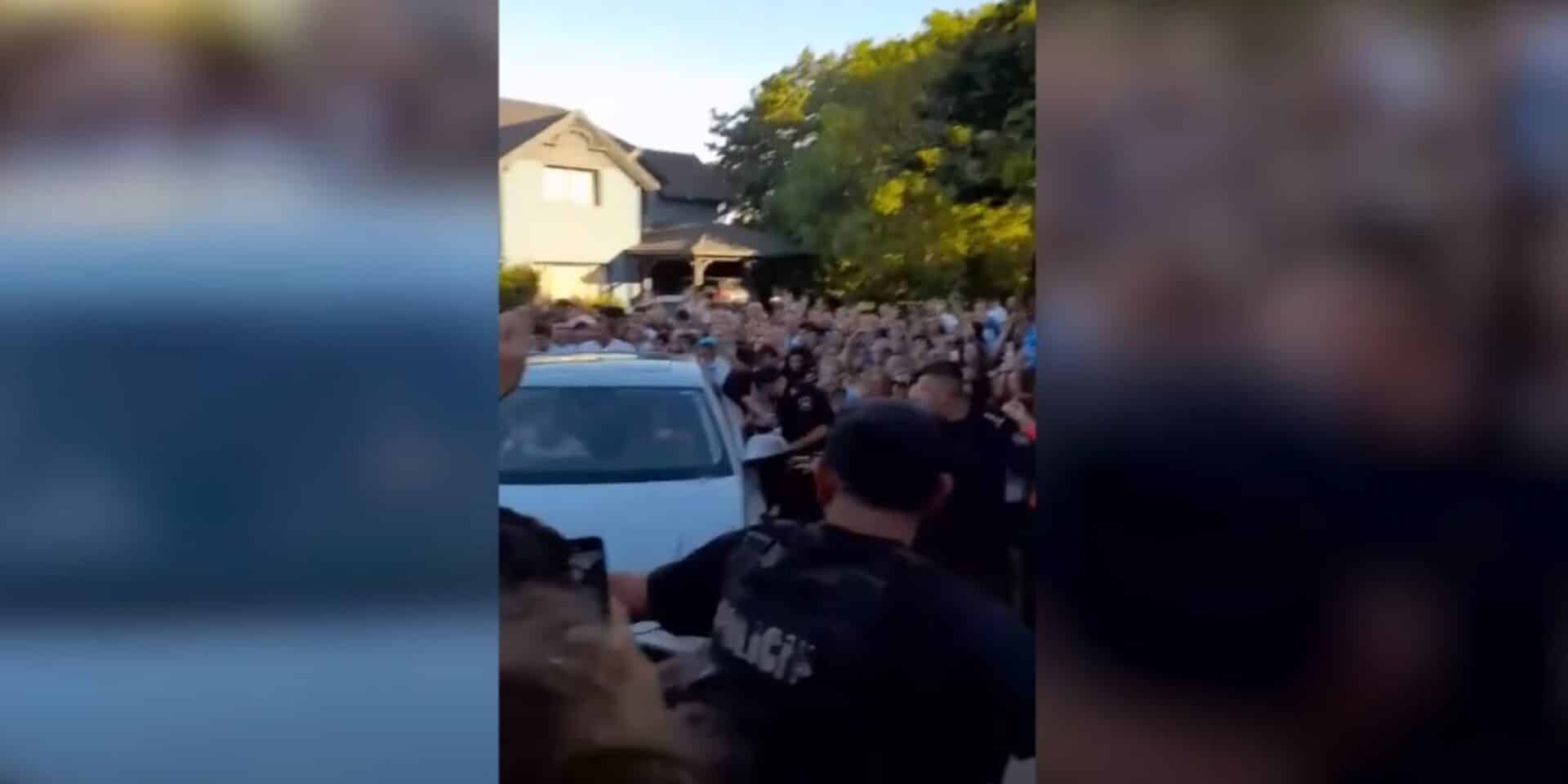 Η στιγμή που ο Μέσι φτάνει στο σπίτι του