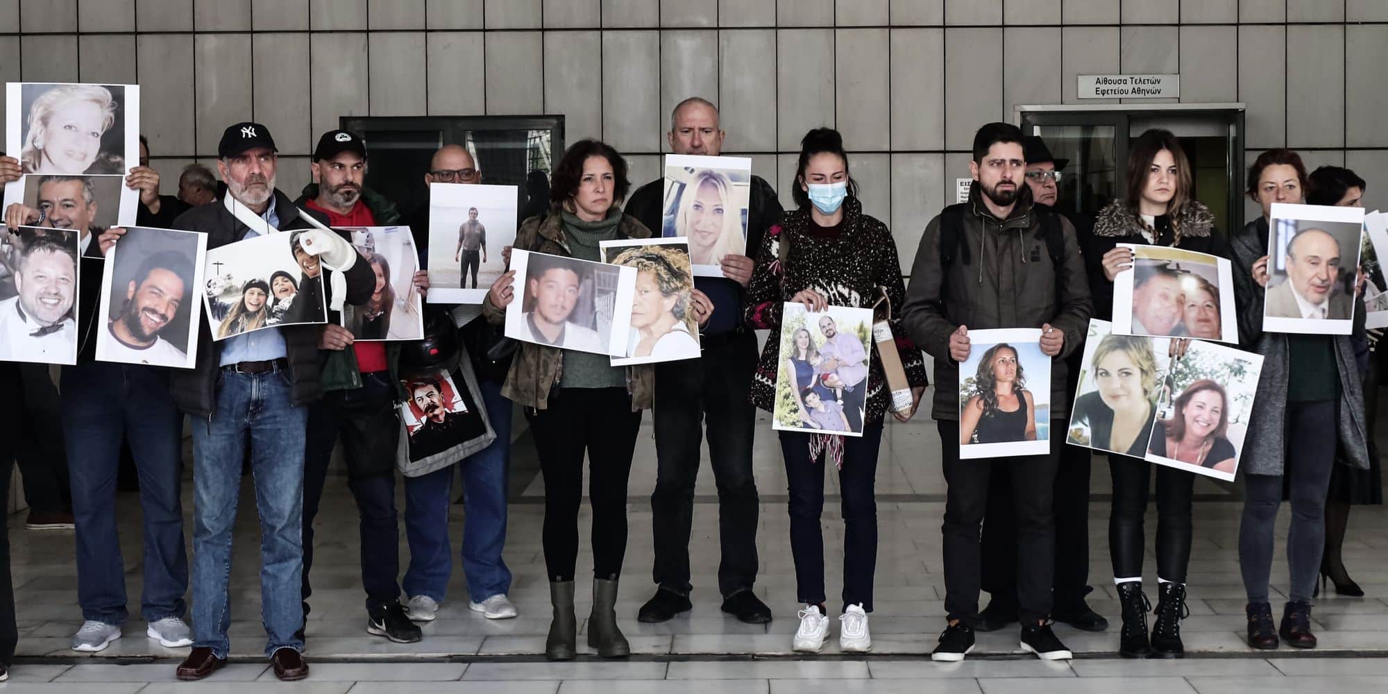 Δίκη για Μάτι: Φωτογραφίες των θυμάτων έβαλαν οι συγγενείς τους στο δικαστήριο