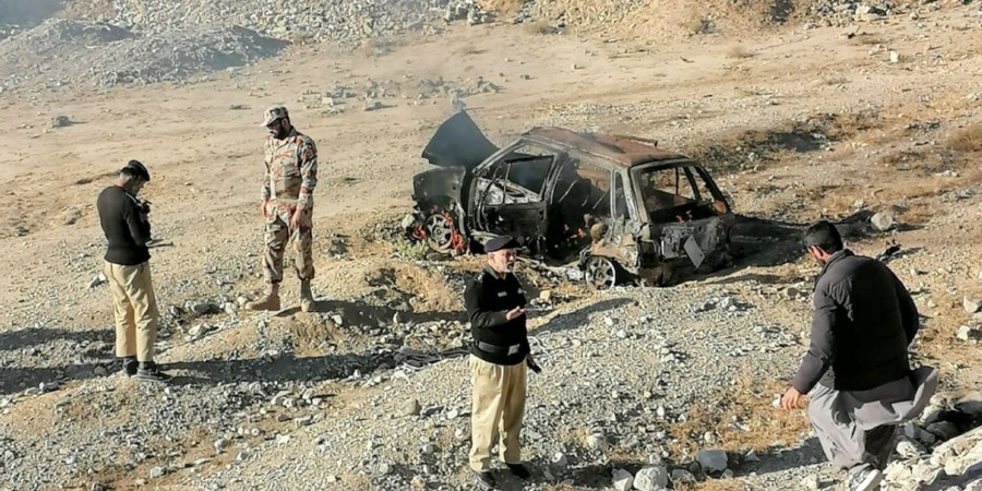 Εικόνα από το σημείο που έσκασε η βόμβα στο Πακιστάν