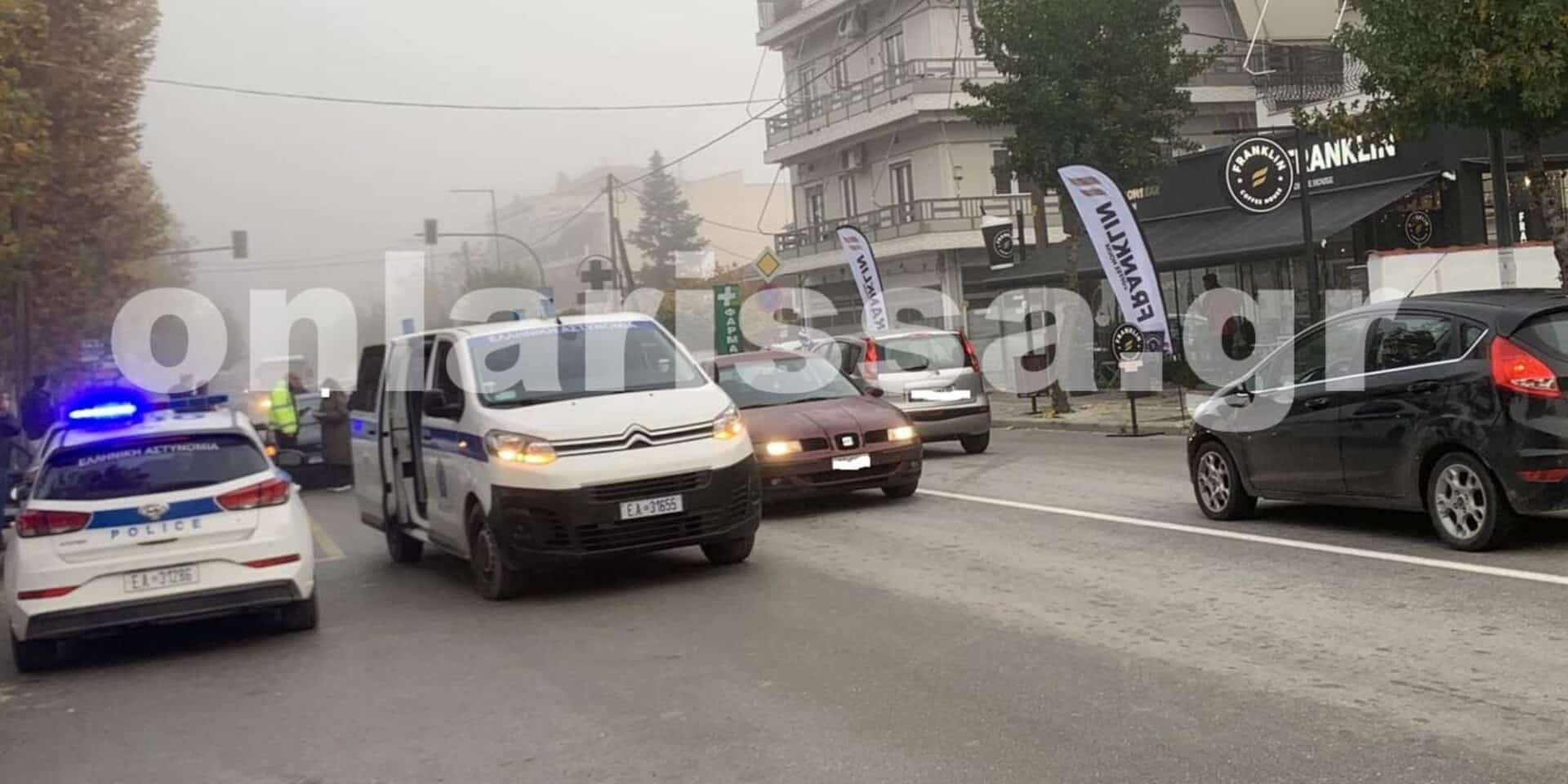 Εικόνα από το σημείο του τροχαίου στη Λάρισα