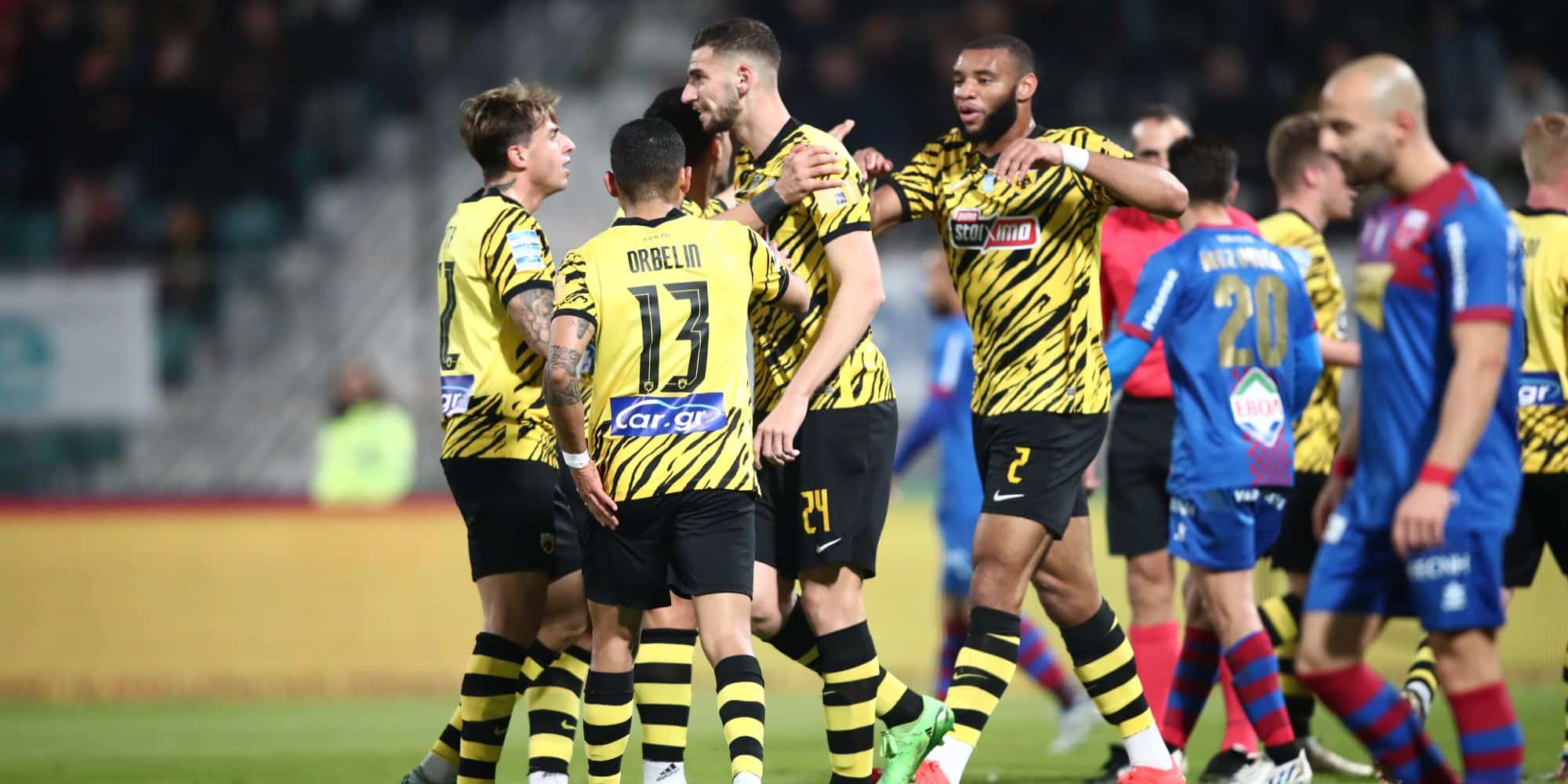 Πανηγυρισμοί των παικτών της ΑΕΚ κόντρα στο Βόλο σε ματς για την Super League