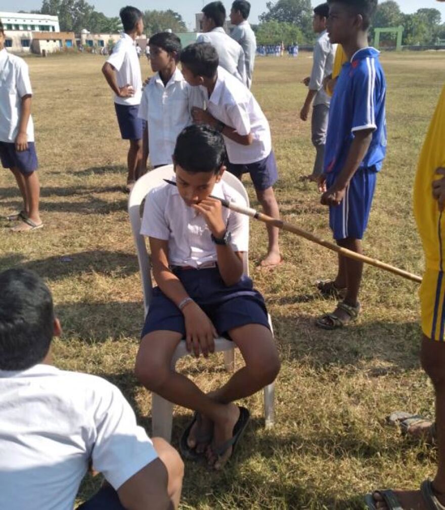 akontio 1 - Αδιανόητο περιστατικό στην Ινδία: Ακόντιο καρφώθηκε στον λαιμό 14χρονου - Συγκλονιστικές εικόνες και βίντεο