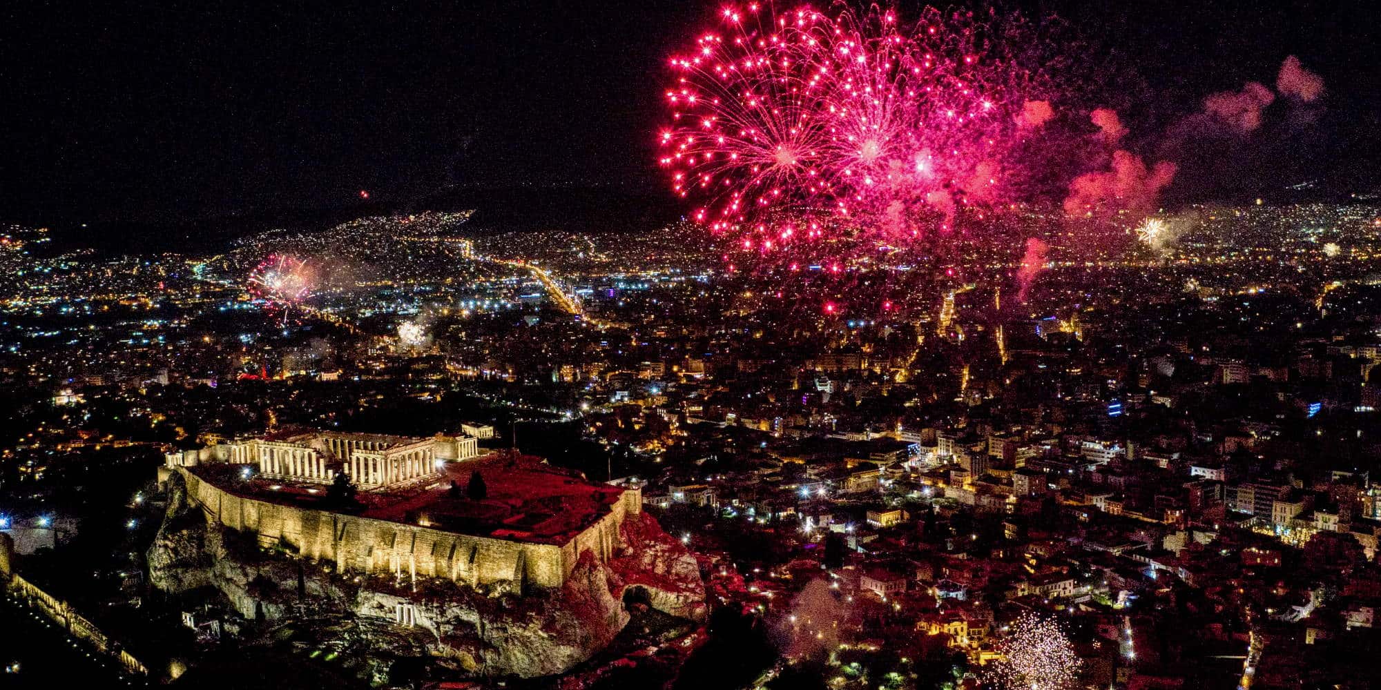 Πυροτεχνήματα πάνω από την Ακρόπολη την Πρωτοχρονιά