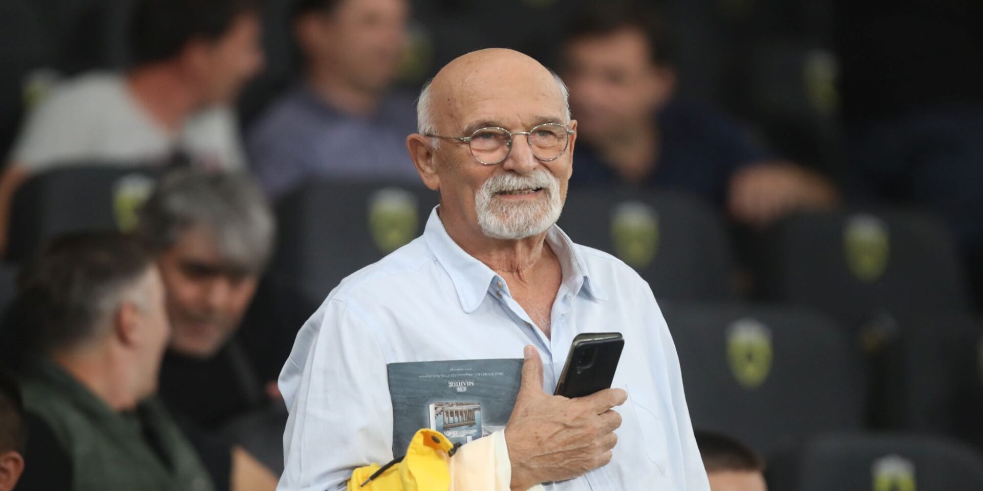 O Αντώνης Αντωνίου στο γήπεδο της ΑΕΚ