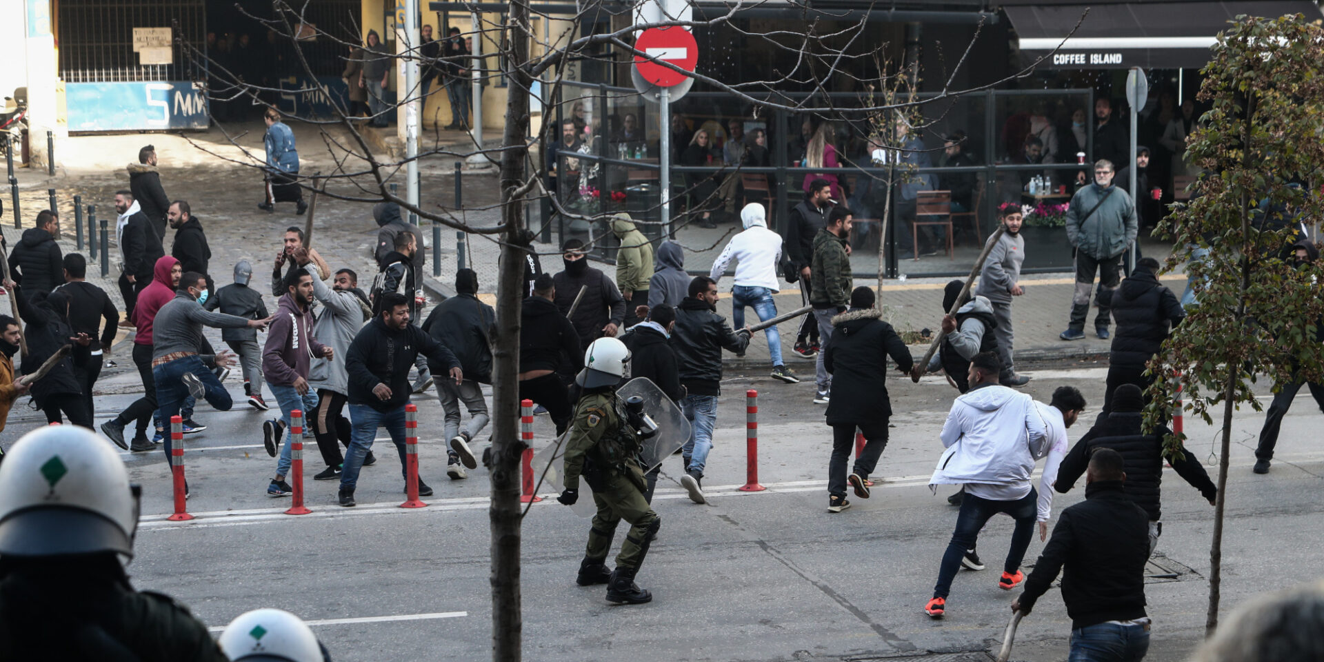 Επεισόδια έξω από τα δικαστήρια Θεσσαλονίκης