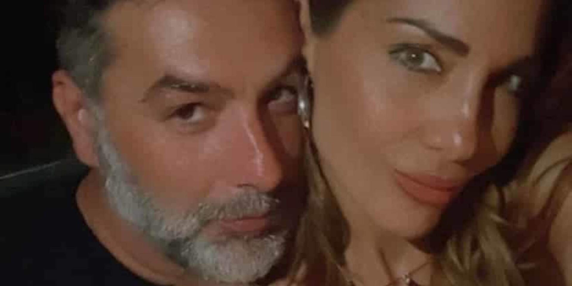 Βασίλης Μπισμπίκης και Δέσποινα Βανδή ποζάρουν μαζί στο φακό
