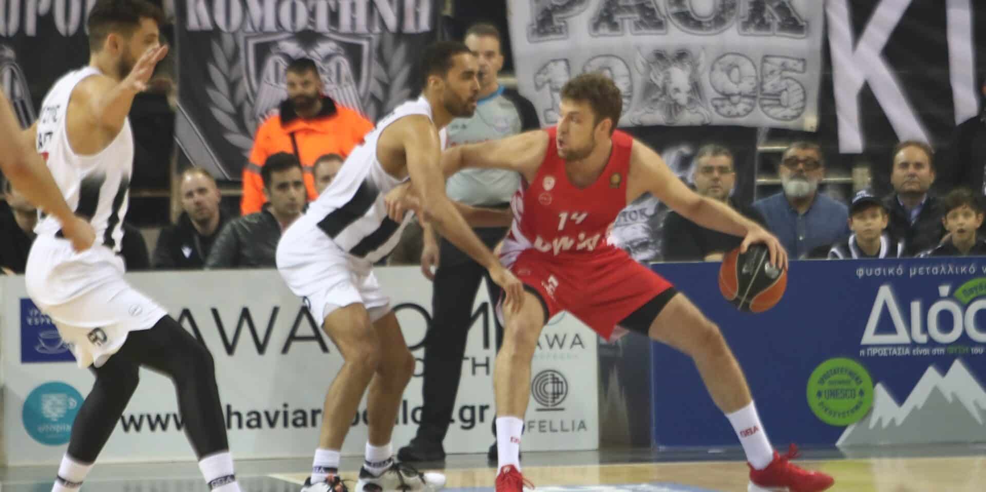 Φάση από το ΠΑΟΚ-Ολυμπιακός για την Basket League