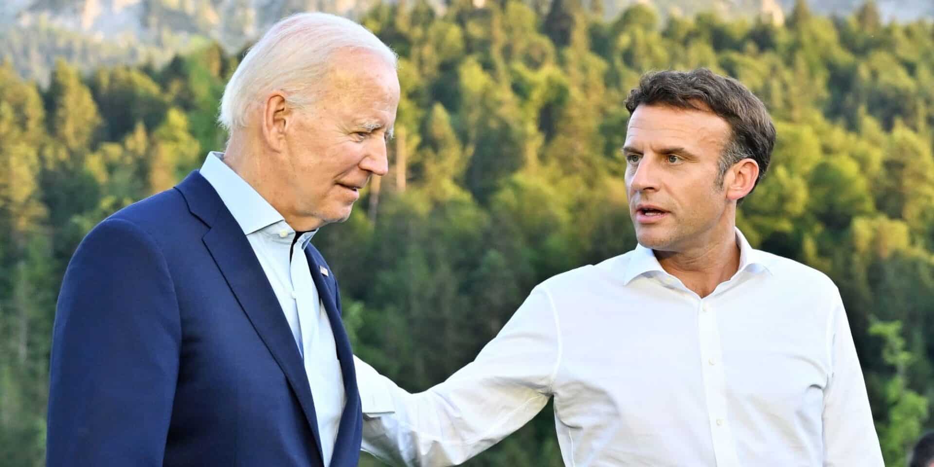 Ο Τζο Μπάιντεν μαζί με τον Εμάνουελ Μακρόν
