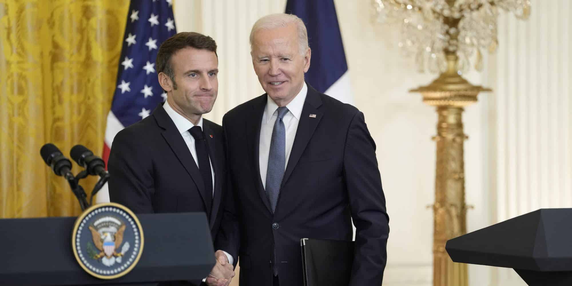Ο Γάλλος πρόεδρος, Εμανουέλ Μακρόν, με τον Αμερικανό ομόλογό του, Τζο Μπαίντεν στον Λευκό Οίκο / Φωτογραφία: Eurokinsisi