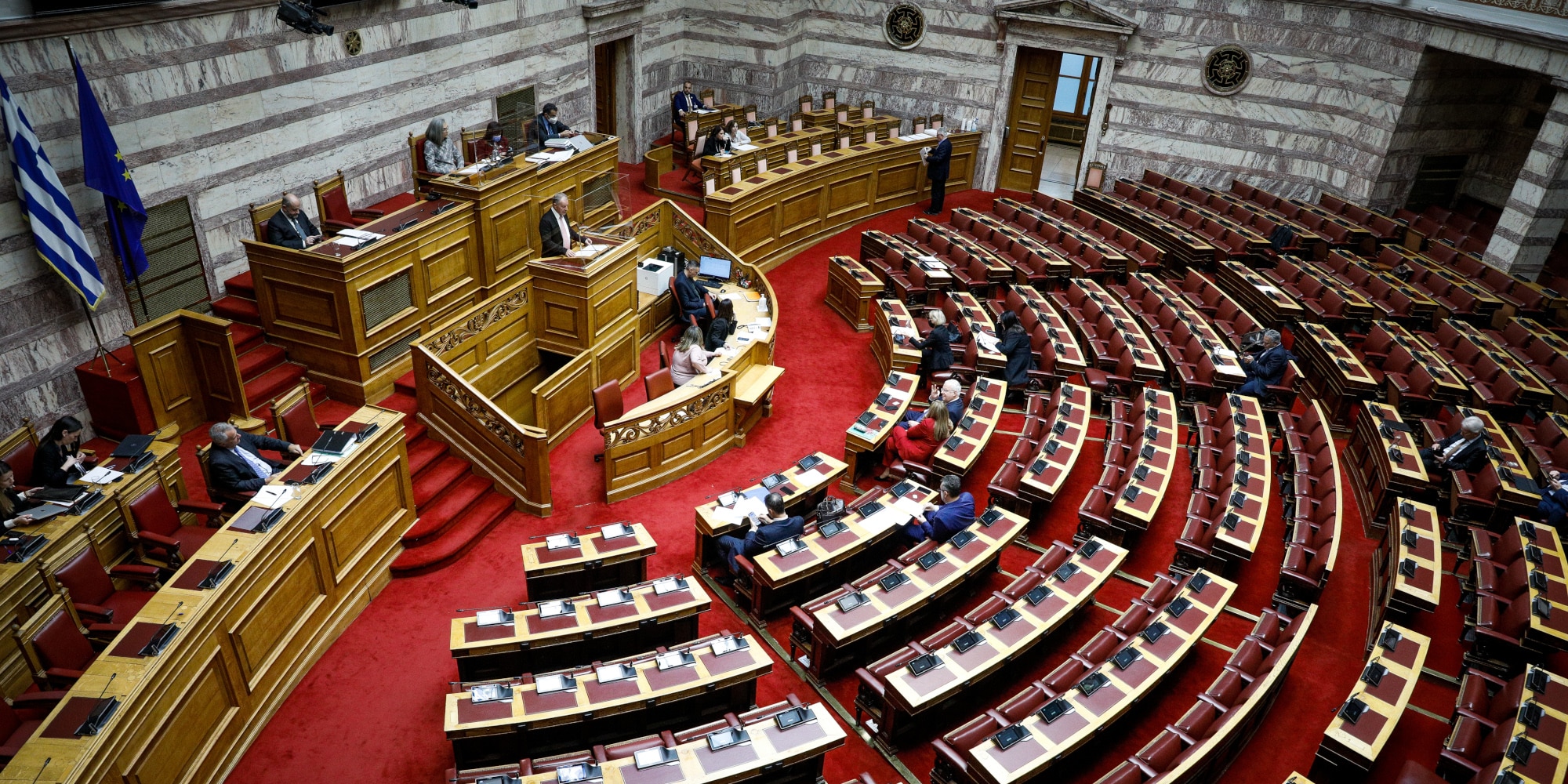 Βουλή: Με ευρύτατη πλειοψηφία πέρασε η τροπολογία για το έκτακτο επίδομα σε αστυνομικούς και λιμενικούς