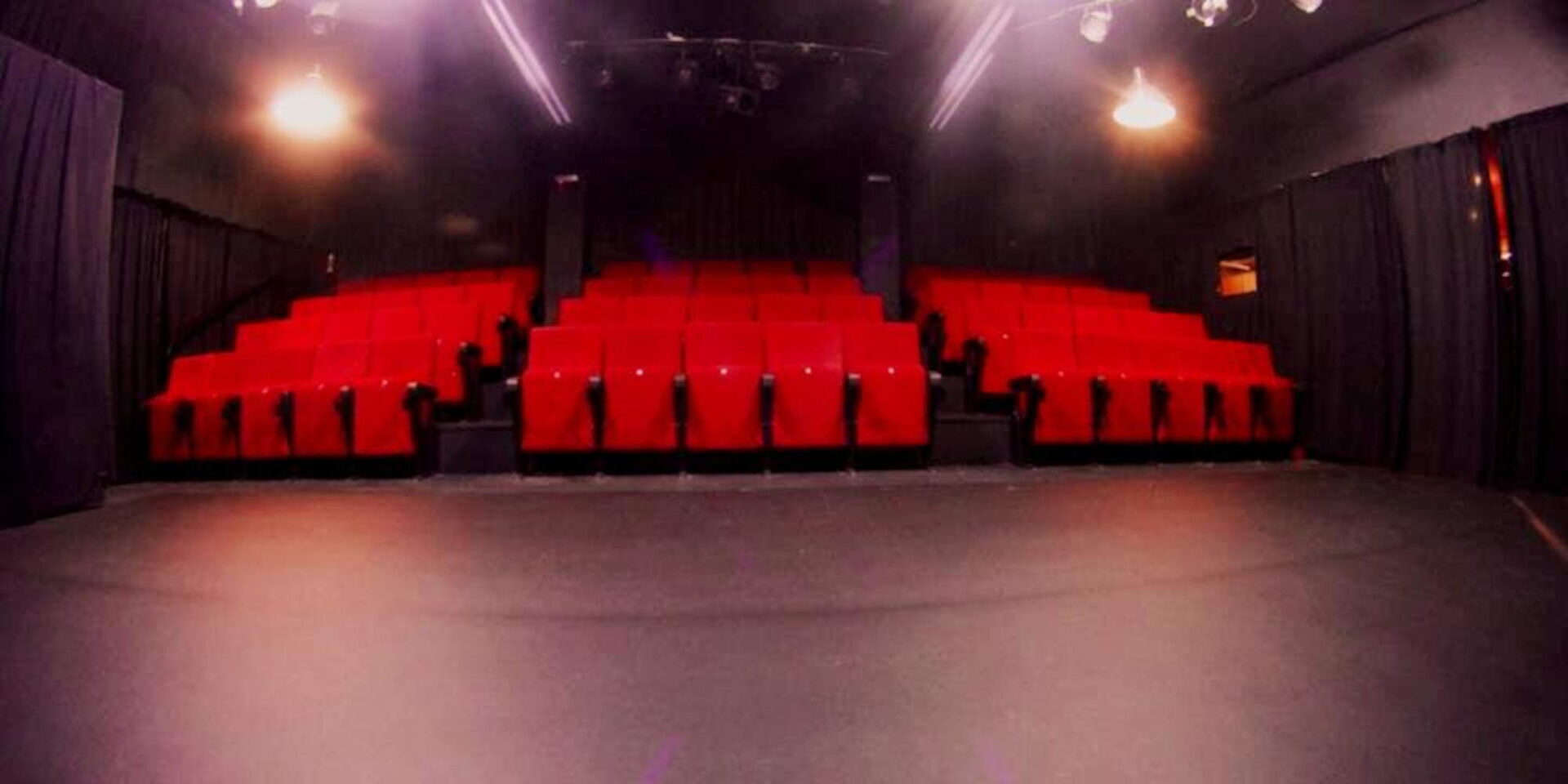 Λήψη από τη σκηνή στο θέατρο Άβατον