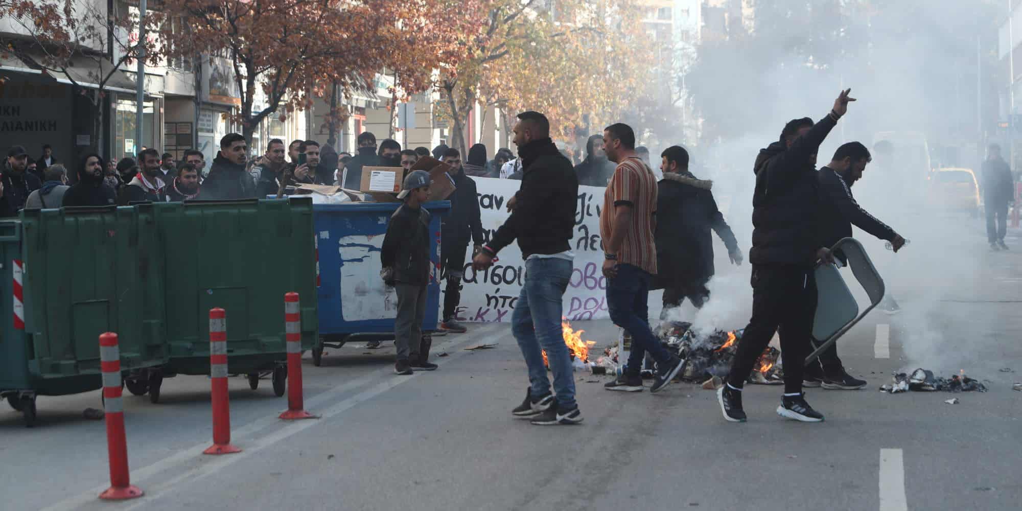Ένταση στη Θεσσαλονίκη από Ρομά που διαμαρτύρονται για τον πυροβολισμό 16χρονου