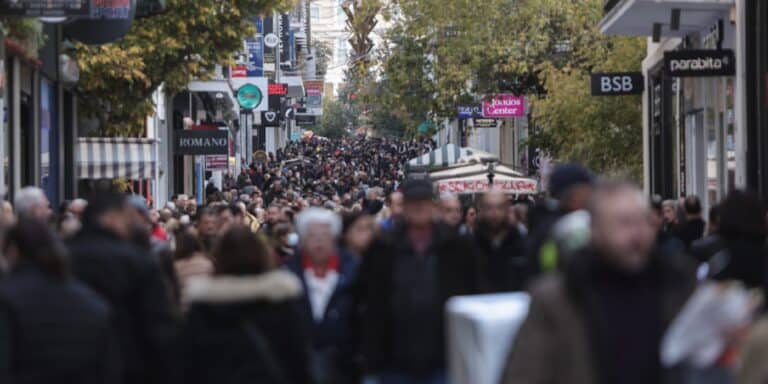Εορταστικό ωράριο: Σε ισχύ από τις 12 Δεκεμβρίου – Πώς θα λειτουργήσουν τα καταστήματα
