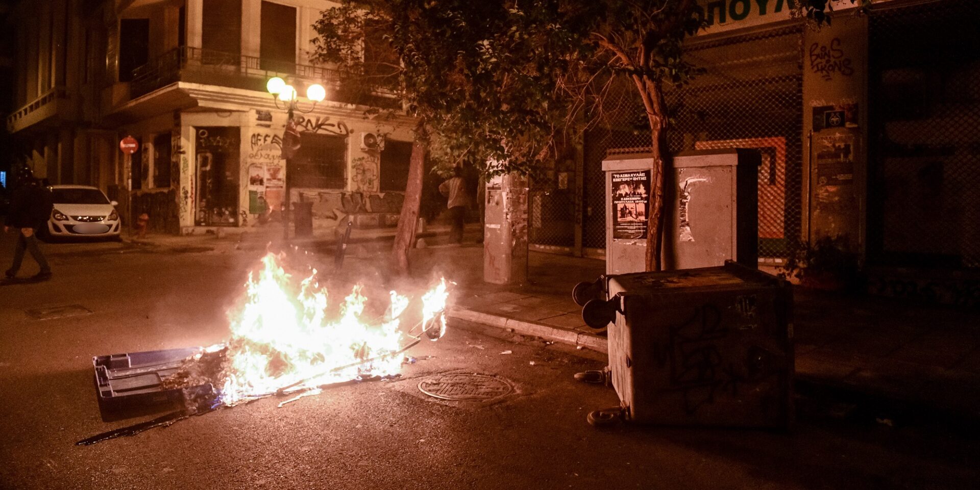 Επεισόδια στα Εξάρχεια, ανοιχτή η Σόλωνος