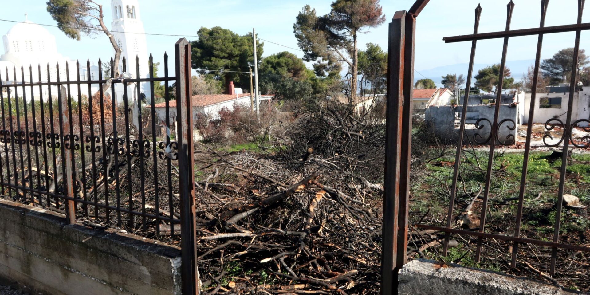 Σπίτι που κάηκε από τη φωτιά στο Μάτι