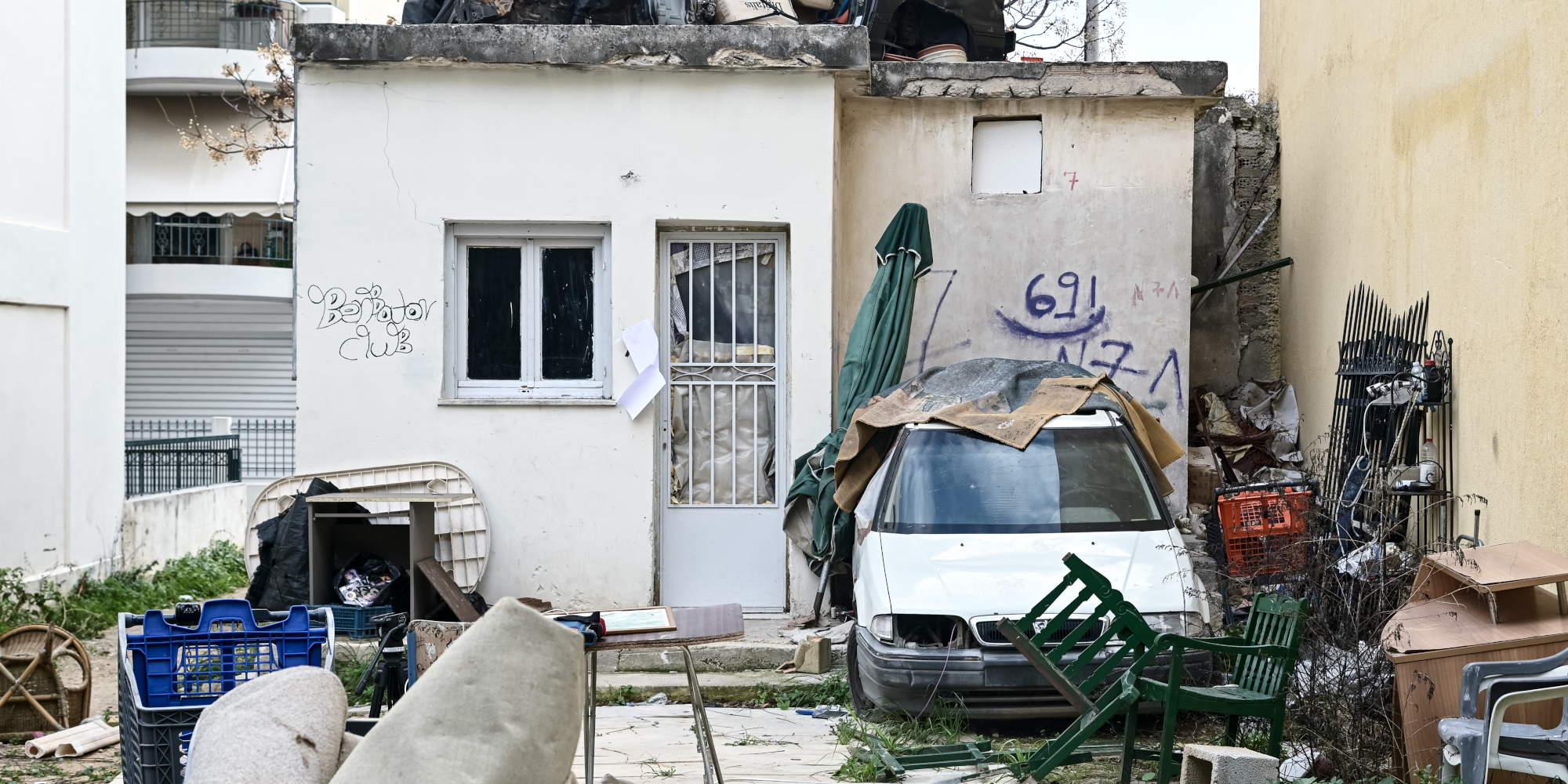 Το σπίτι όπου φαίνεται πως έγινε ο ομαδικός βιασμός 15χρονου στο Ίλιον