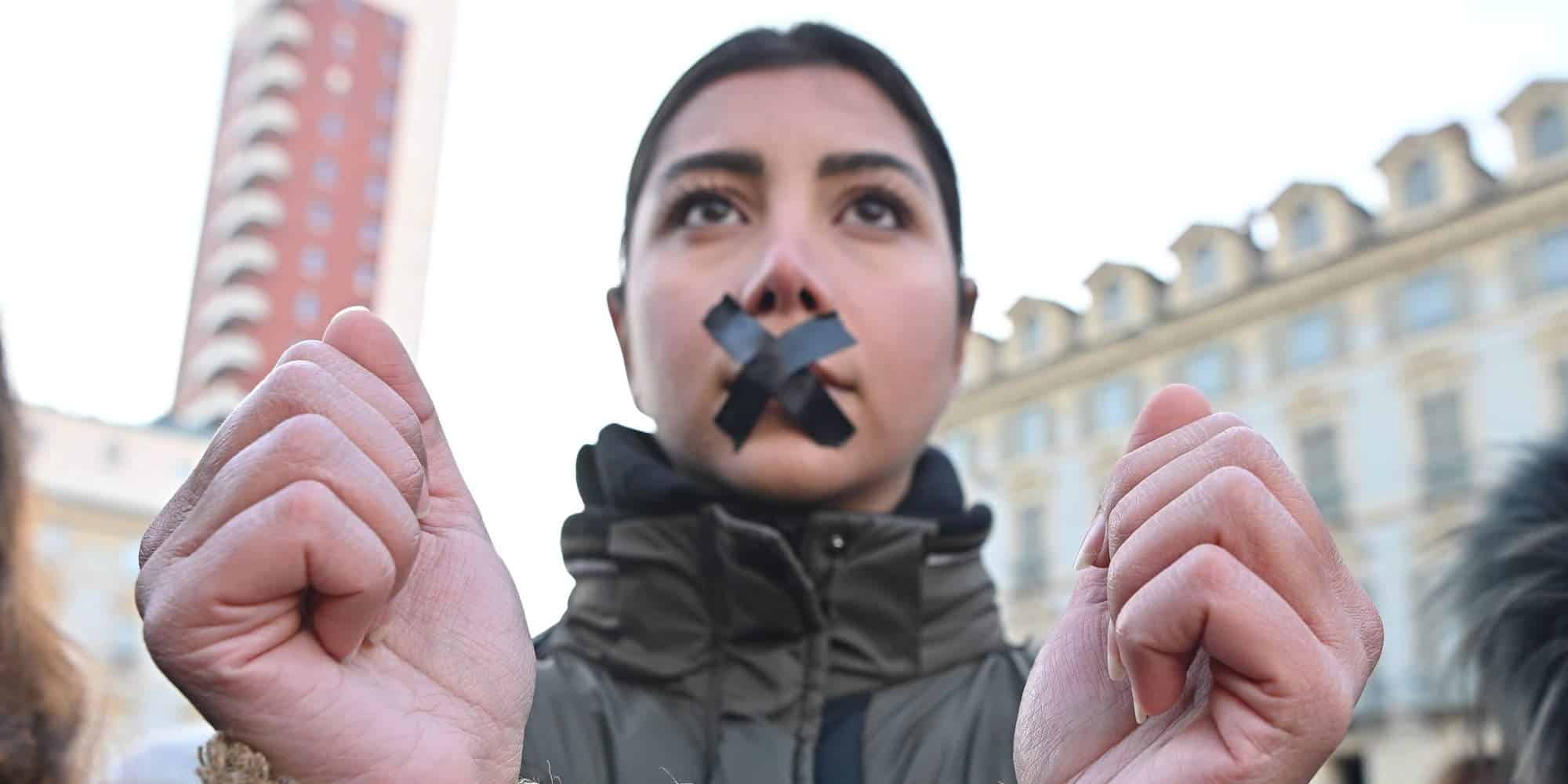 Διαδηλώτρια στην Ιταλία, κατά του καθεστώτος στο Ιράν