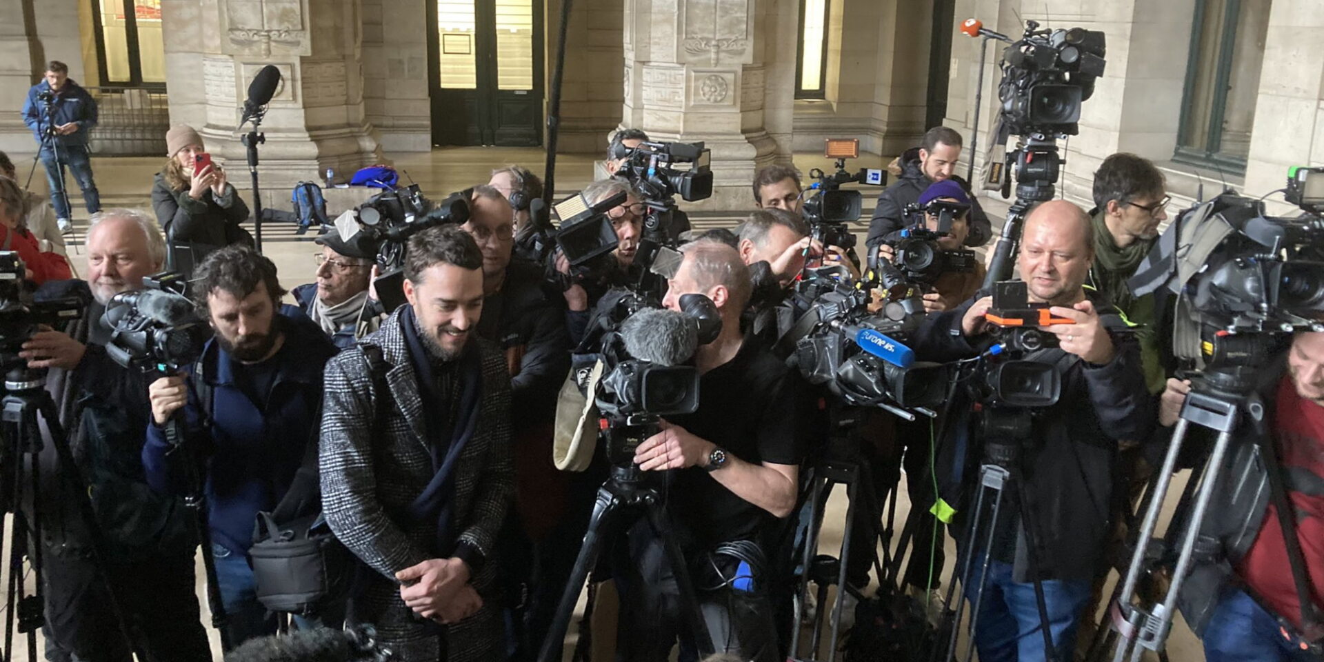 Πλήθος δημοσιογράφων στο δικαστήριο για την Εύα Καϊλή