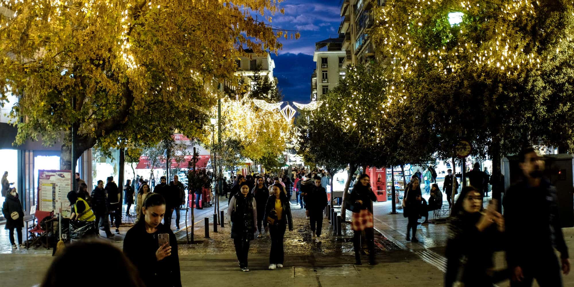 Χριστουγεννιάτικη ατμόσφαιρα στο κέντρο της Αθήνας